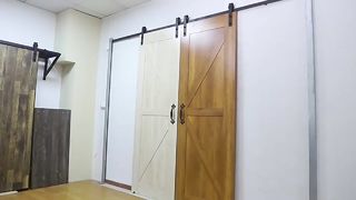 Conjunto de acessórios de hardware em trilho de suspensão para porta de celeiro em forma de J, porta deslizante deslizante, guia silencioso