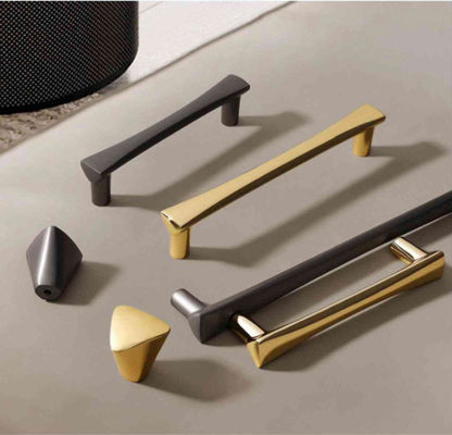 Gold Nordic Kitchen Drawer Wardrobe Brass Pull Handles Embossing Knobs Armários de móveis Portas Grunting Grunting Handle